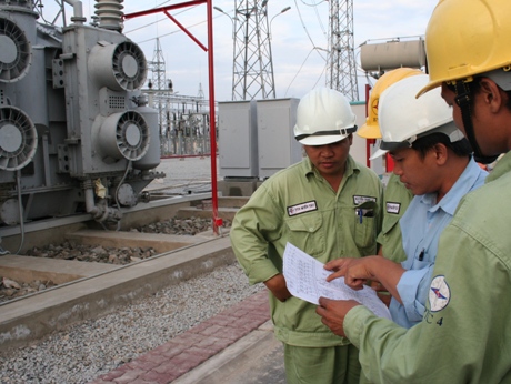 Đóng điện nhiều công trình cấp điện cho khu vực Nam Bộ và miền Trung, Tây Nguyên 
 
 
 
